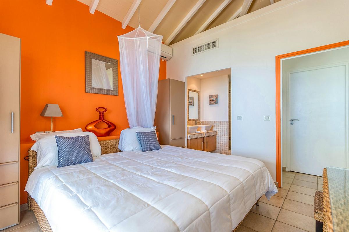 Villa Rental St Martin - Upstairs bedroom 1 double bed